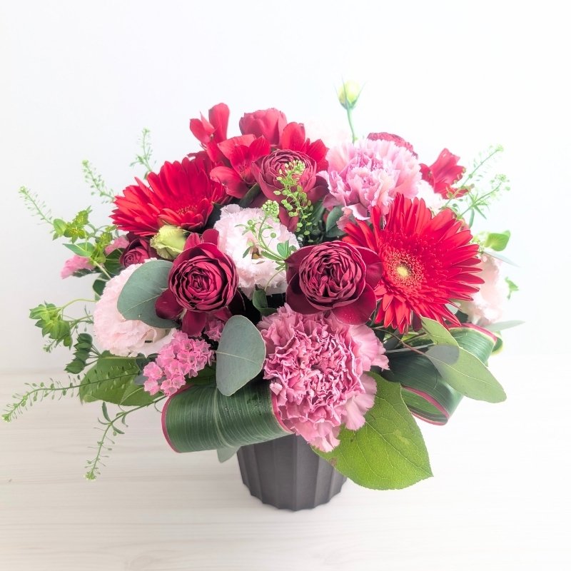 フラワーアレンジメントギフト｜花瓶不要でそのまま飾れる