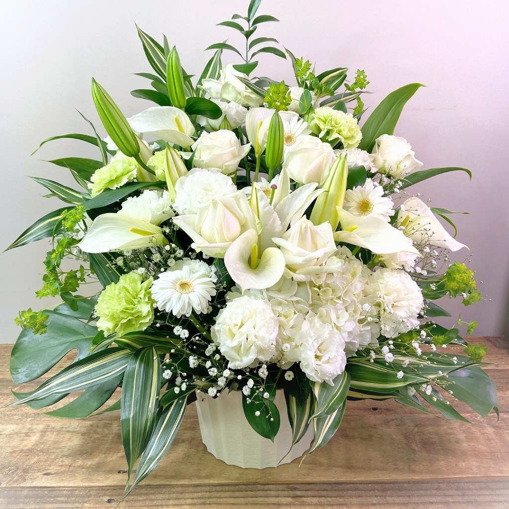 開業祝いの花 白・グリーン・おしゃれな色のアレンジメント お届け実例