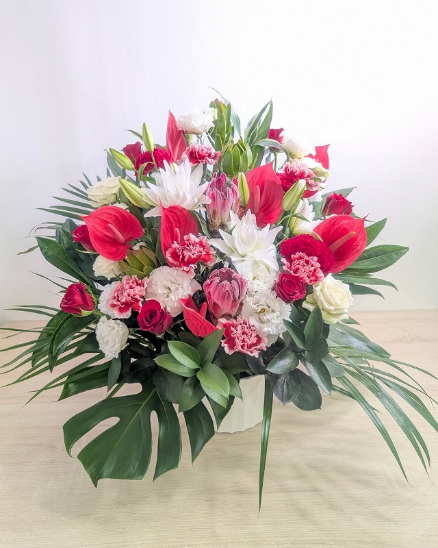 就任祝いの花 白・クリーム系のアレンジメント お届け実例