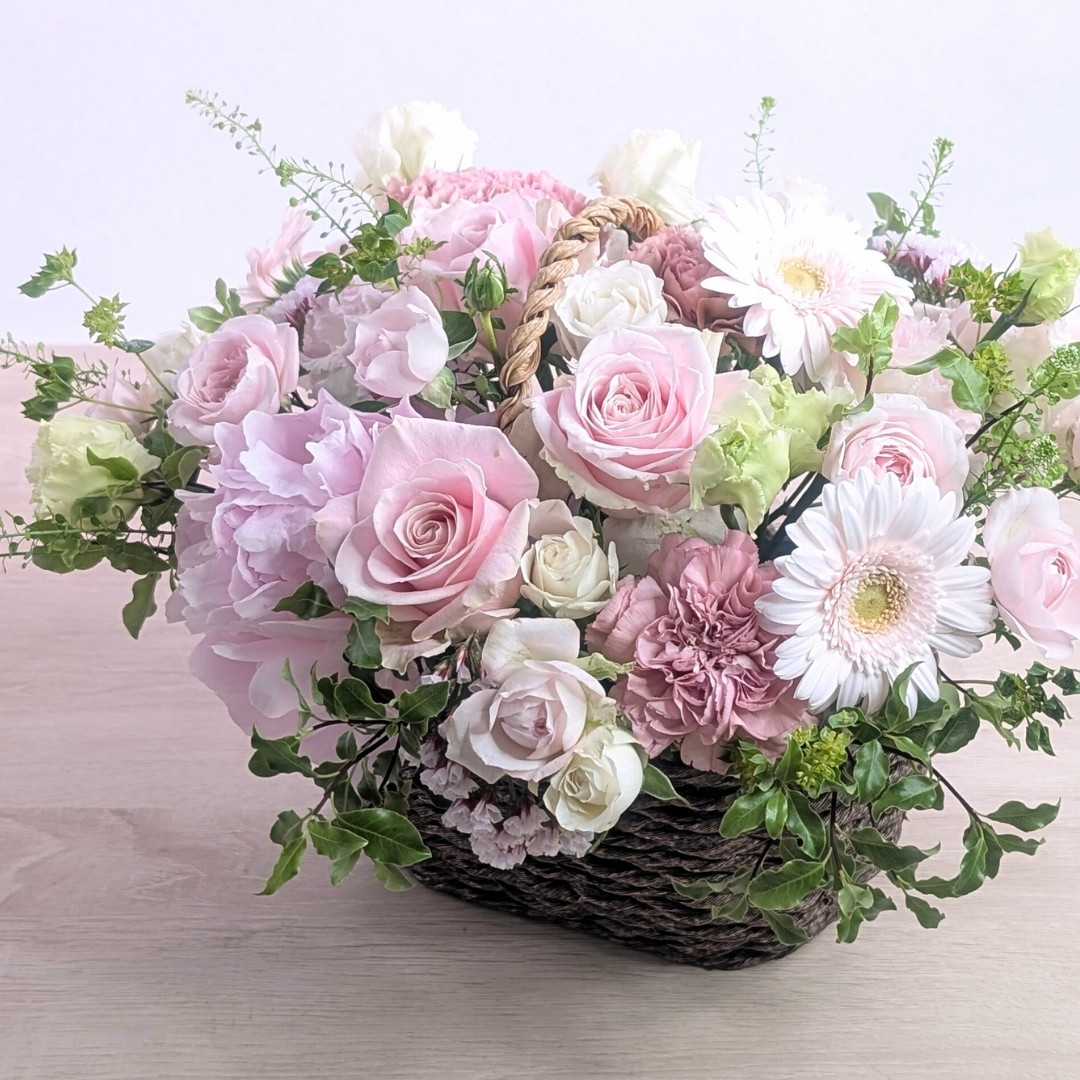 お祝い花、お祝いに贈る花束の通販。誕生日の花束、記念日のお花の全国発送。