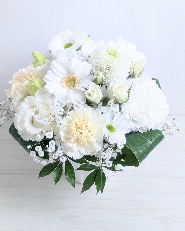 四十九日の花 アレンジメント・花束 お届け実例