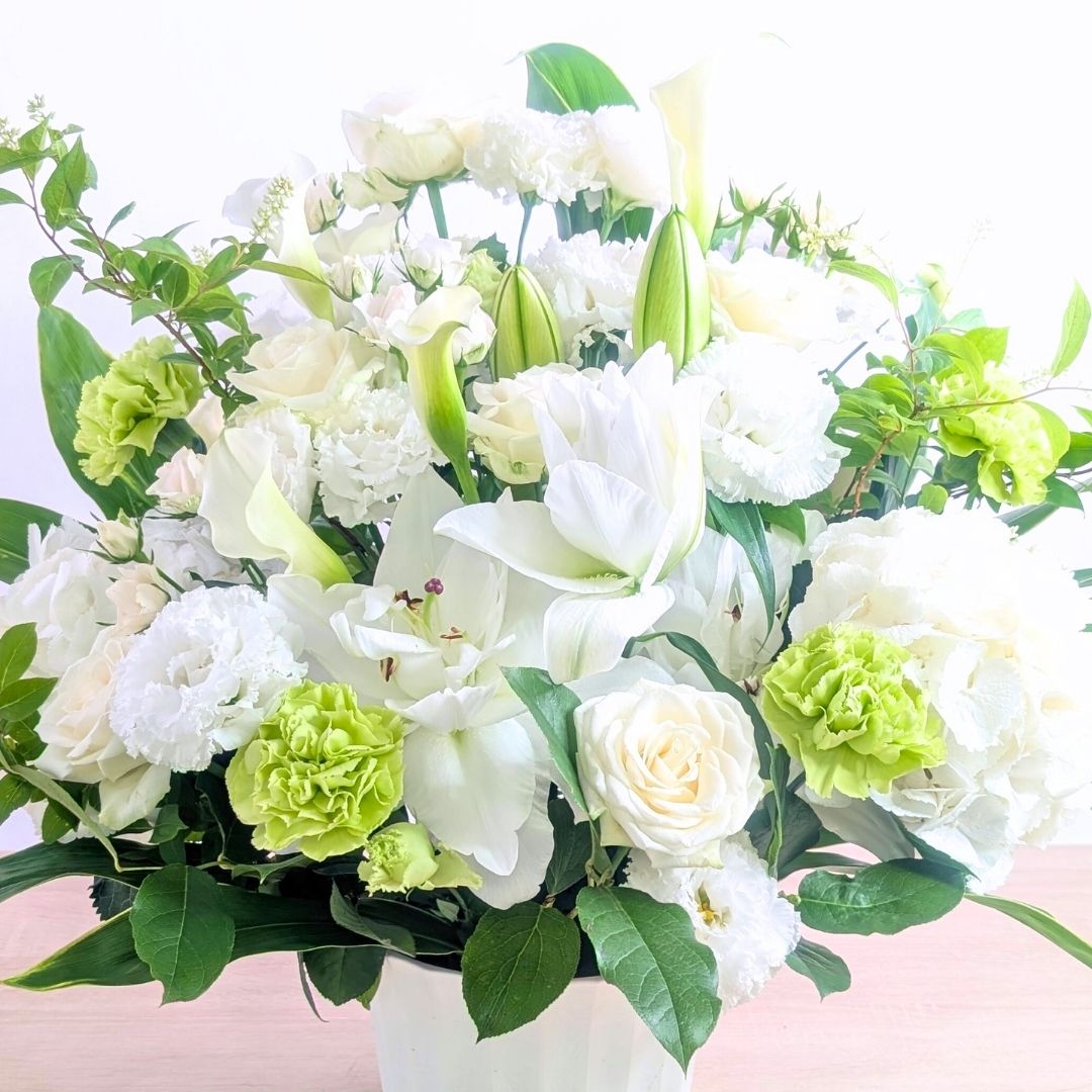 お供え花、お悔やみ花の通販。命日、４９日、一周忌のお花の全国発送。