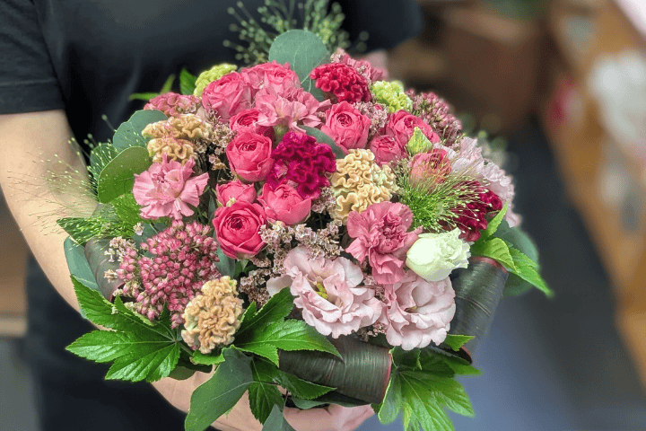 リッチな花材を使用した上質な仕立て。法人ギフトにもおすすめ。
