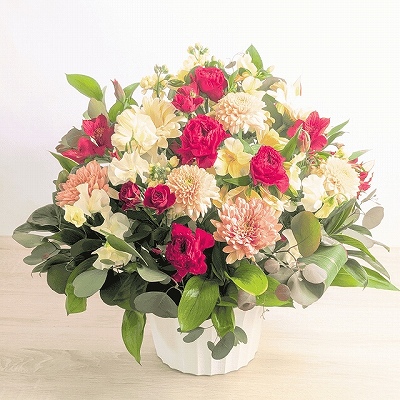 自宅療養のお見舞いに贈る花束　やさしいパステルカラーのギフト