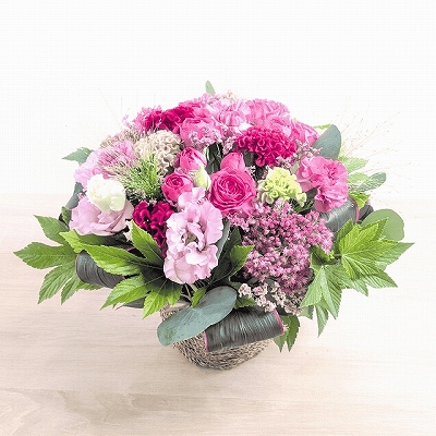 高齢者施設・介護施設へのお見舞い花　華やかなアレンジメント