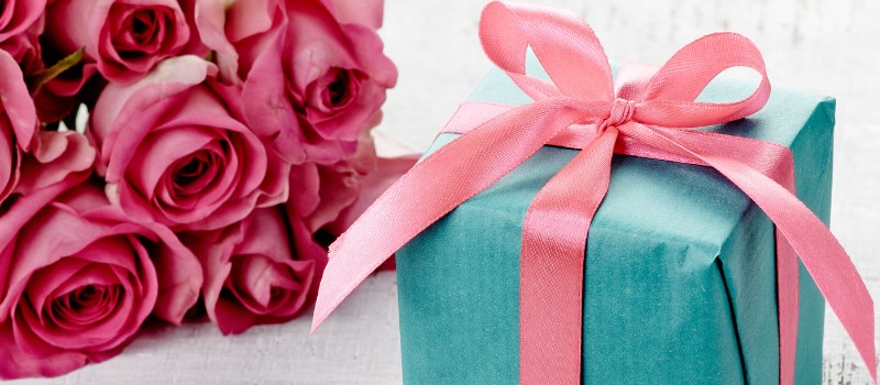 花と贈り物を一緒にお届けするサービス