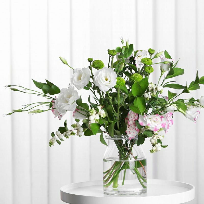 お花の定期便、お花のサブスクです。毎月のご命日にお花が届くサービス。
