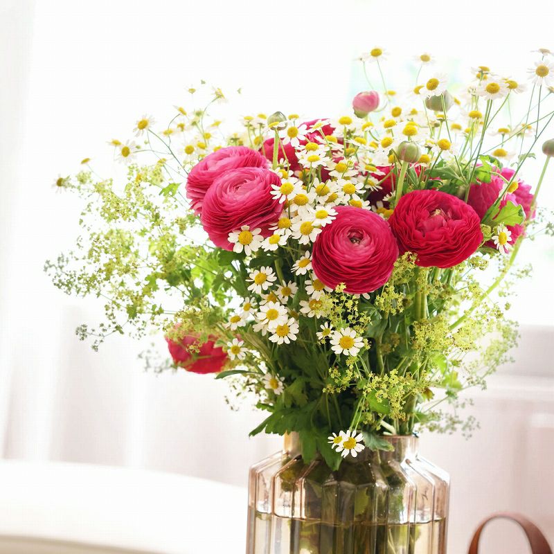 お花の定期便・お花のサブスク。毎月一回、季節のお花が届く花束、フラワーサービス