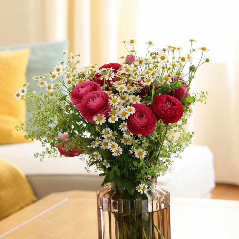 お花の定期便・お花のサブスク。毎月一回、季節のお花が届く花束、フラワーサービス