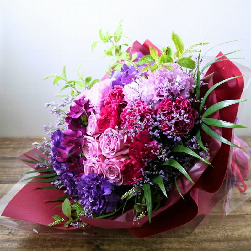 紫色、パープルの花束、アレンジメント。70歳の古希、77歳の喜寿を祝うお花のギフト、贈り物