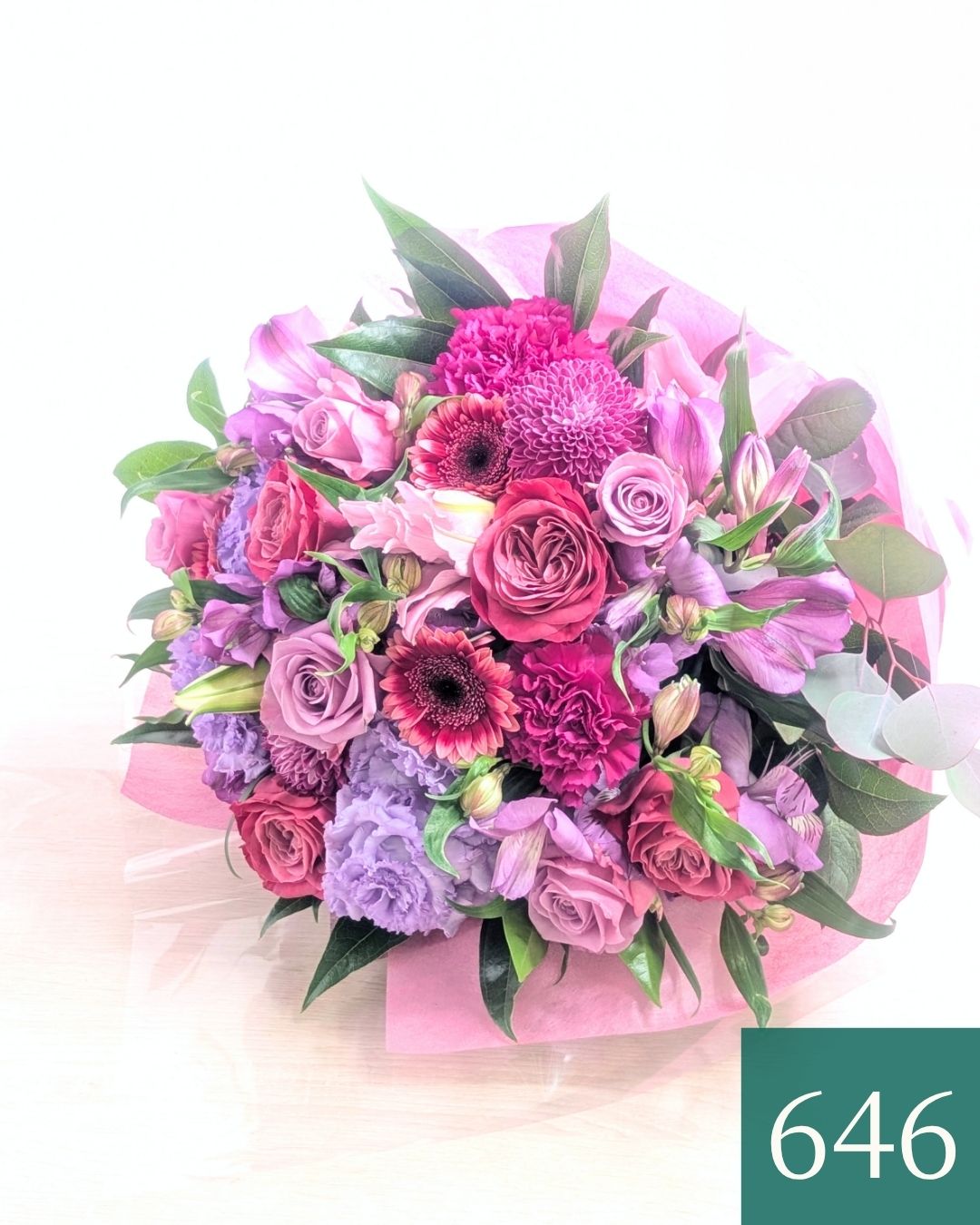 紫色、パープルの花束、アレンジメント。70歳の古希、77歳の喜寿を祝うお花のギフト、贈り物