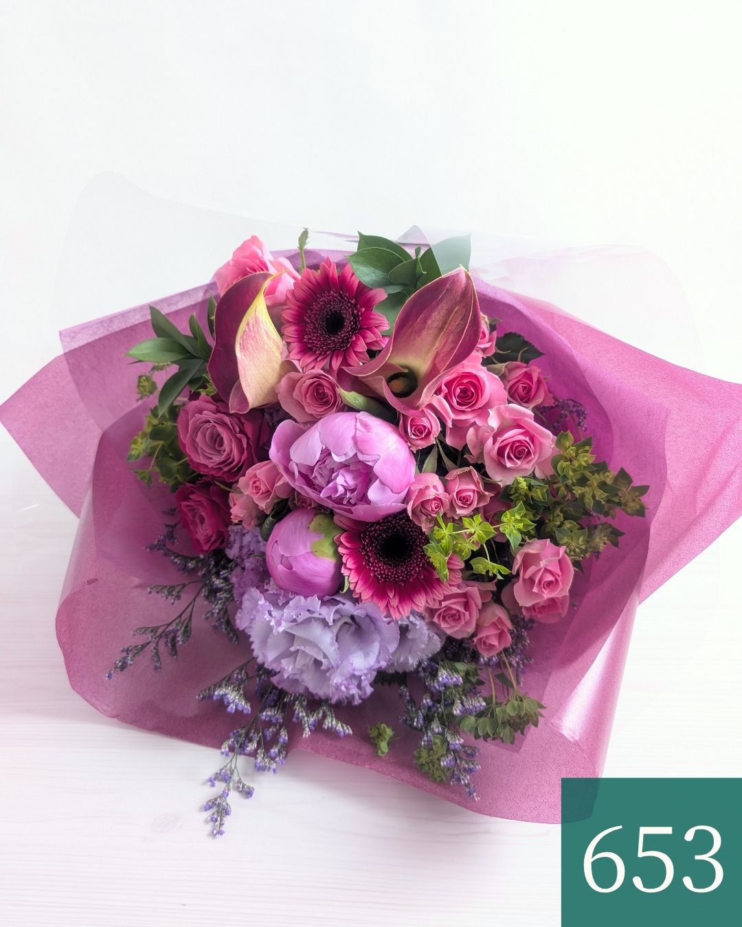 紫色、パープルの花束、アレンジメント。70歳の古希、77歳の喜寿を祝うお花のギフト、贈り物