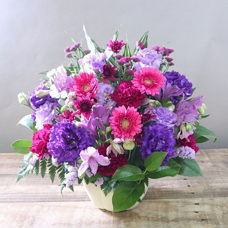 【紫の花・プレゼント・選ばれるサイズ感】アレンジメント「ヴィオラ」 上品な Mサイズ ｜お花のプレゼント・花ギフト通販 ｜フラワーギフト花以想（はないも）