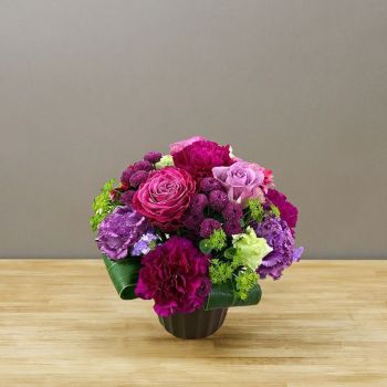 紫色、パープルの花束、アレンジメント。70歳の古希、77歳の喜寿のお祝いに贈るフラワーギフトです。