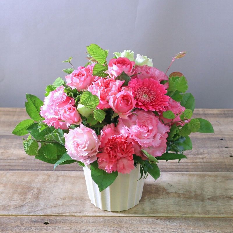 濃ピンクの花・プレゼント・心に寄り添うサイズ感】アレンジメント