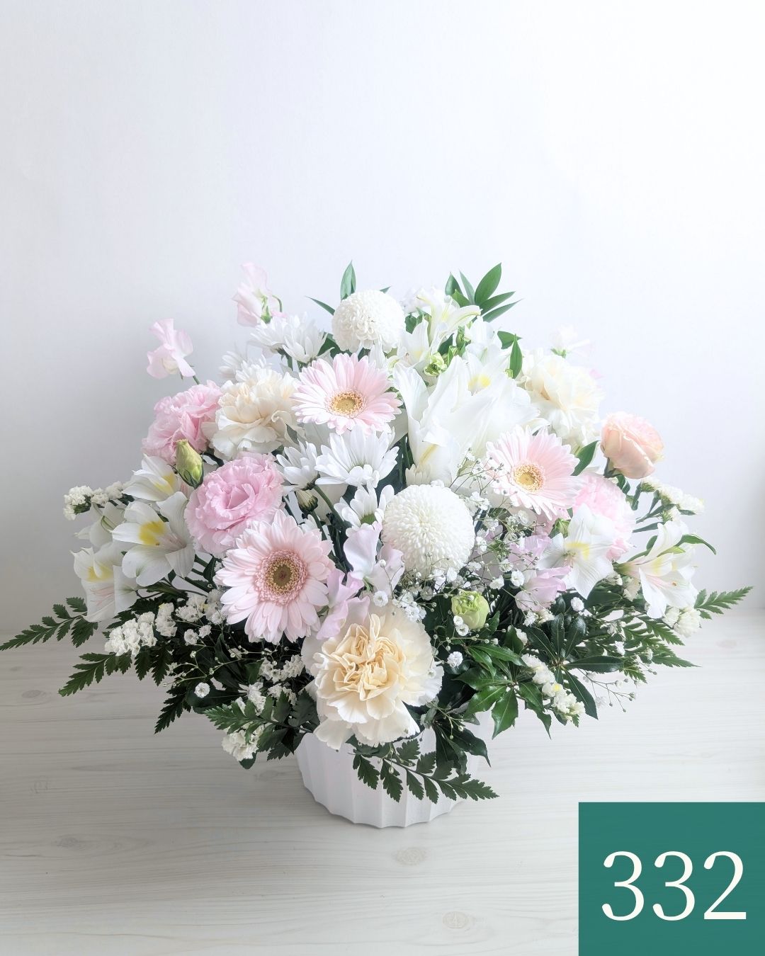 ピンク色のおしゃれな花束、上質なアレンジメント。お祝いに喜ばれるお花、フラワーギフト