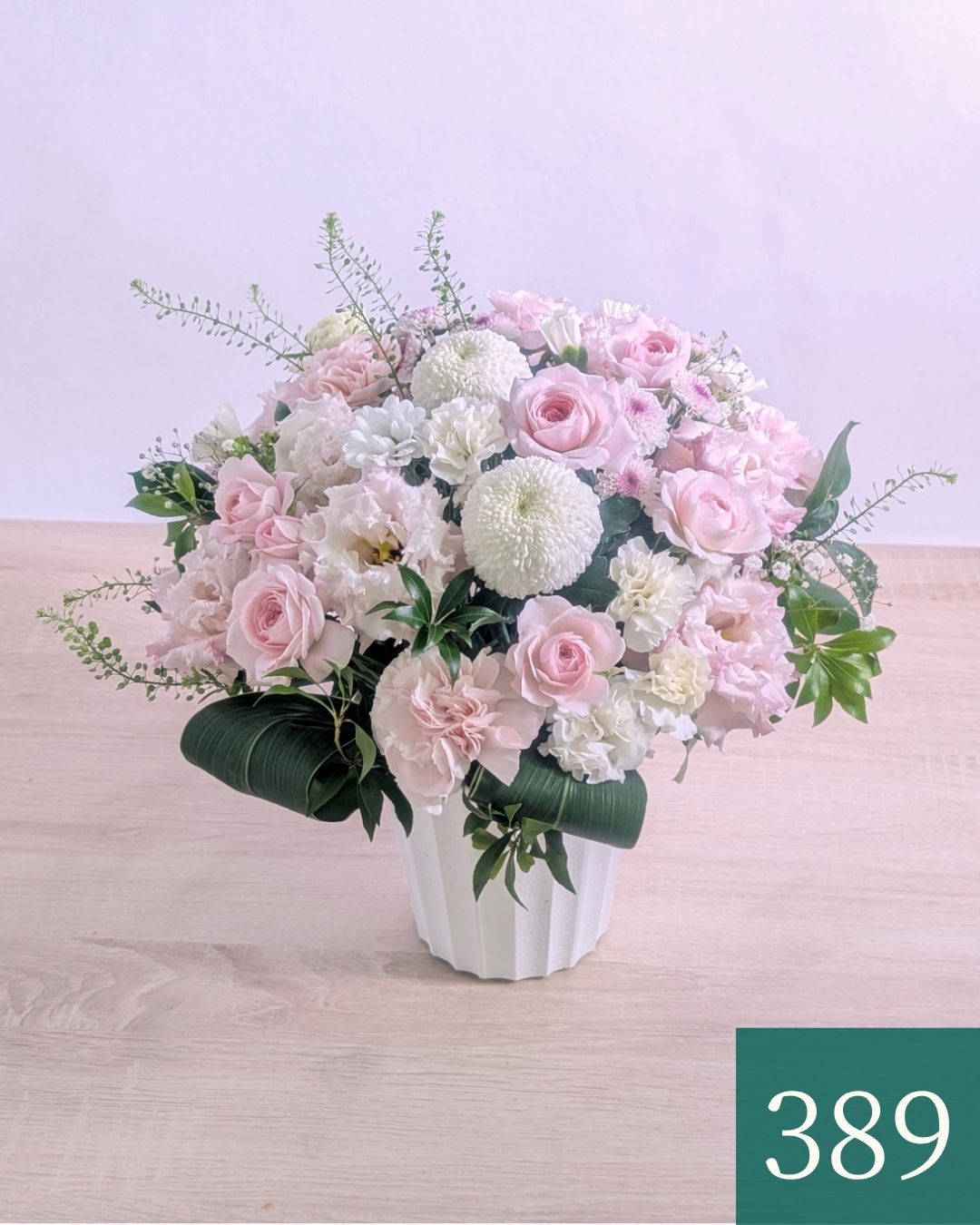 ピンク色のおしゃれな花束、上質なアレンジメント。お祝いに喜ばれるお花、フラワーギフト