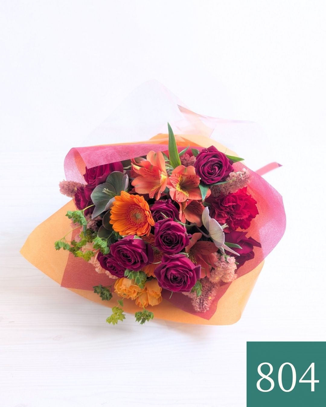 オレンジ色と赤色の花束、おしゃれなアレンジメント。会社のお祝い・記念日に喜ばれるお花のギフト