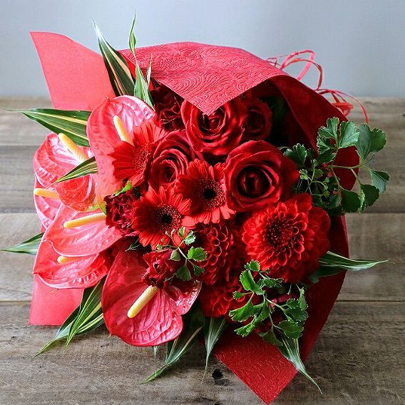赤い花束、かっこいい生花のアレンジメント。会社のお祝い・記念日に喜ばれるお花のギフト・贈り物
