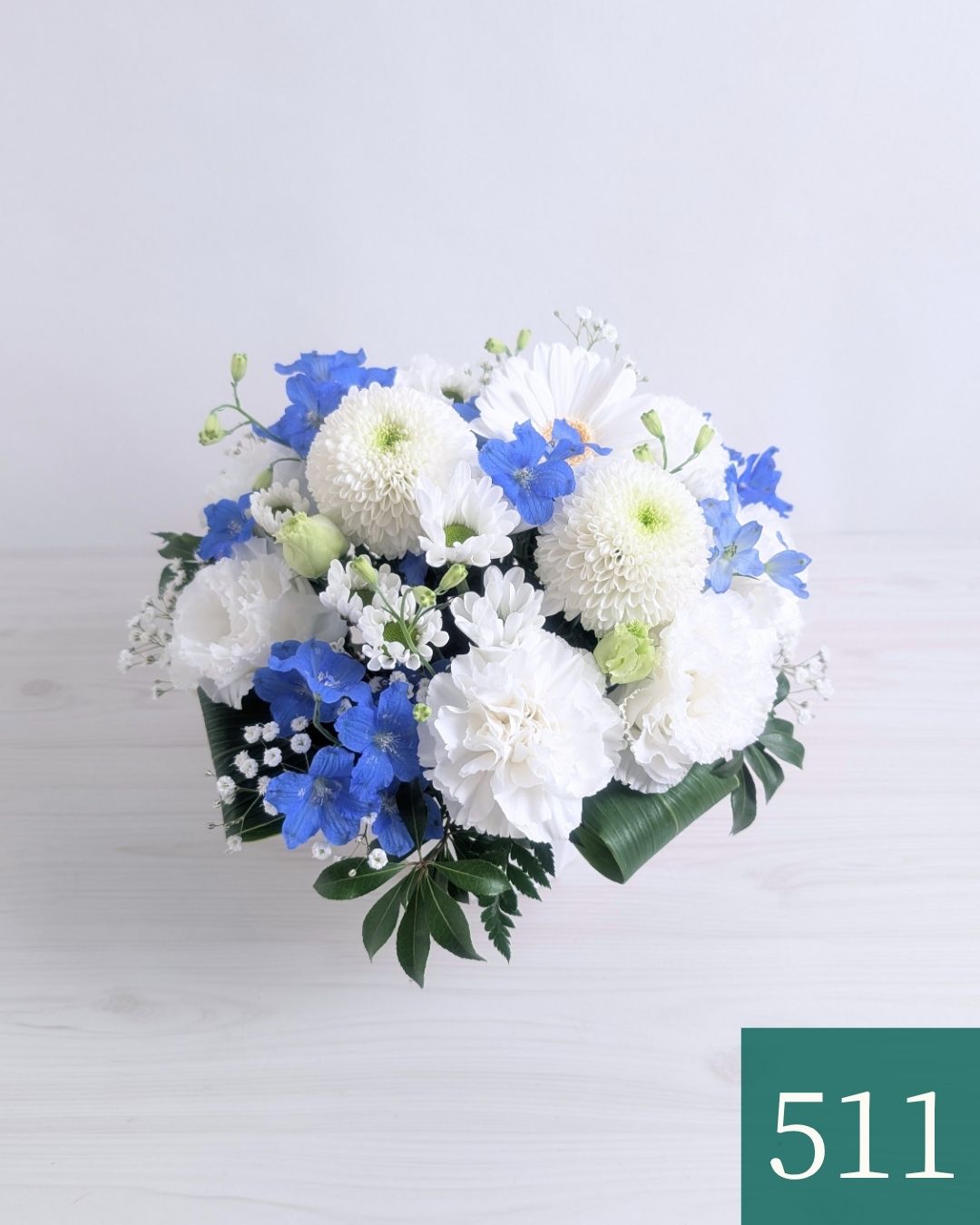 青い花束、青い花の生花アレンジメント。会社のお祝い・記念日に喜ばれるお花のギフト・贈り物
