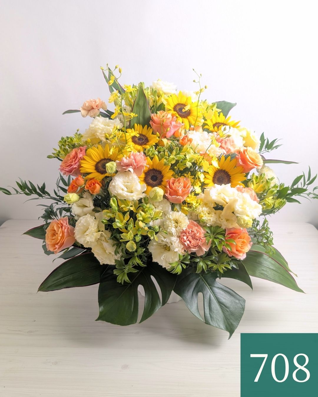 黄色とオレンジ色の花束、アレンジメント。お祝い・記念日に贈るお花のプレゼント・贈り物