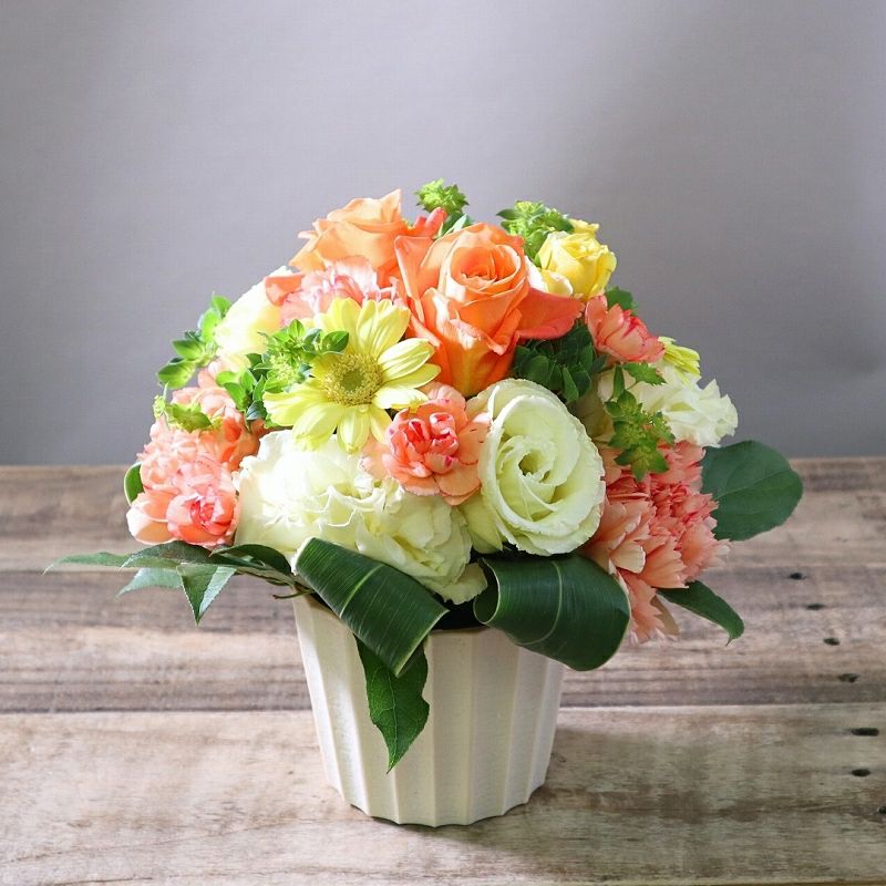【明るいビタミンカラー心に寄り添うサイズ感】アレンジメント「おひさま」 可愛い Sサイズ |お花のプレゼント・花ギフト通販 |フラワーギフト花以想(はないも)