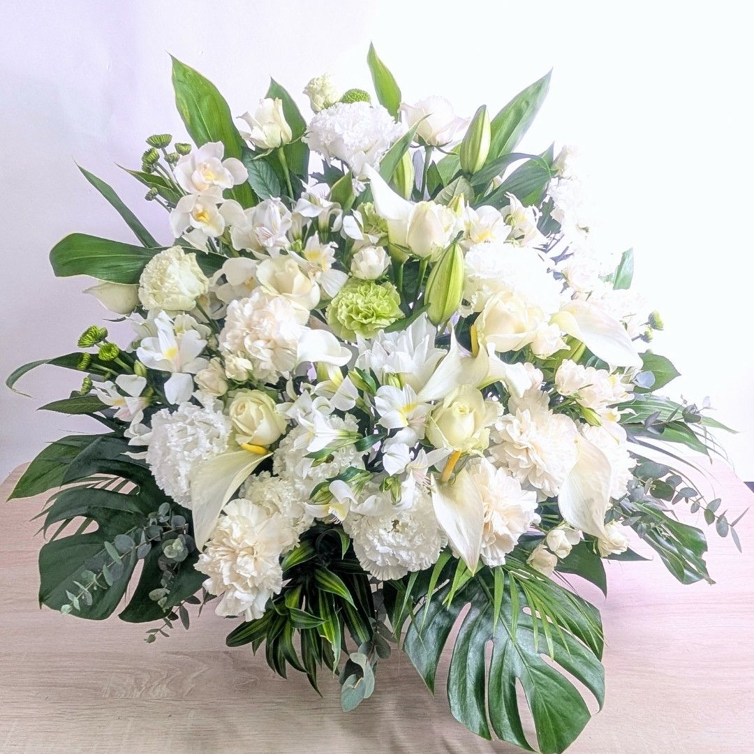 就任記念祝いの花。社長就任のお祝いに贈る花ギフト　大きめアレンジメント