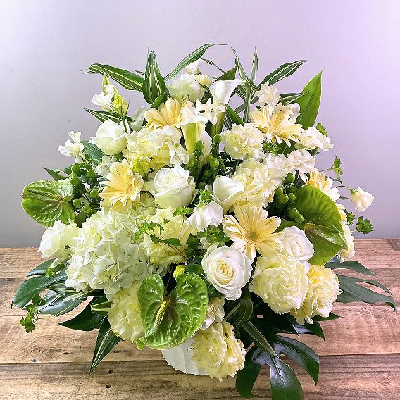 就任記念祝いの花。社長就任のお祝いに贈る花ギフト　おしゃれアレンジメント