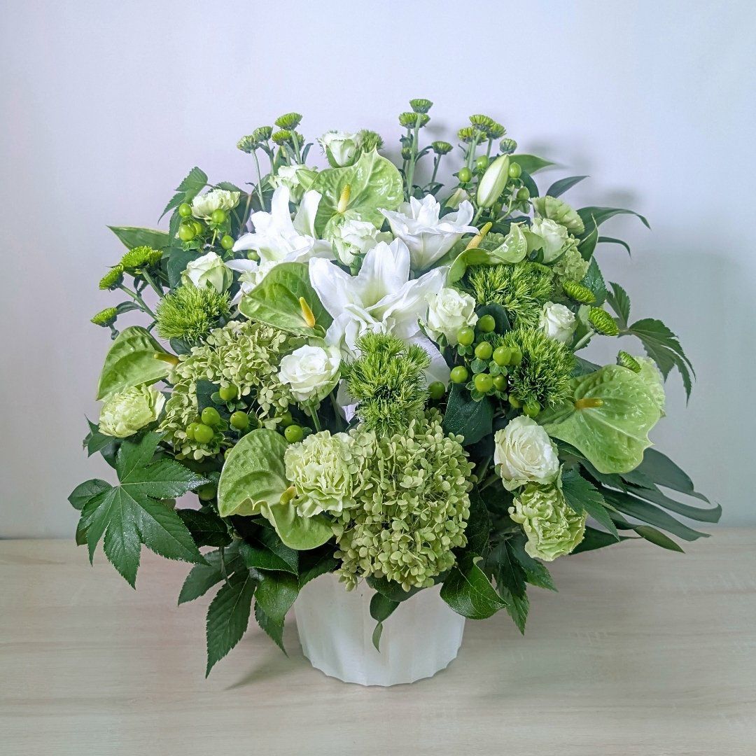 個展祝いのお花。個展・二人展・遺作展に贈る、ギャラリーに届けるお花、お祝いアレンジメント