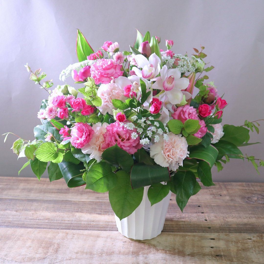 個展祝いのお花。個展・二人展・遺作展に贈る、ギャラリーに届けるお花、お祝いアレンジメント