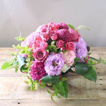 個展祝いのお花。個展・二人展・遺作展に贈る、ギャラリーに届けるお花、お祝いアレンジメント