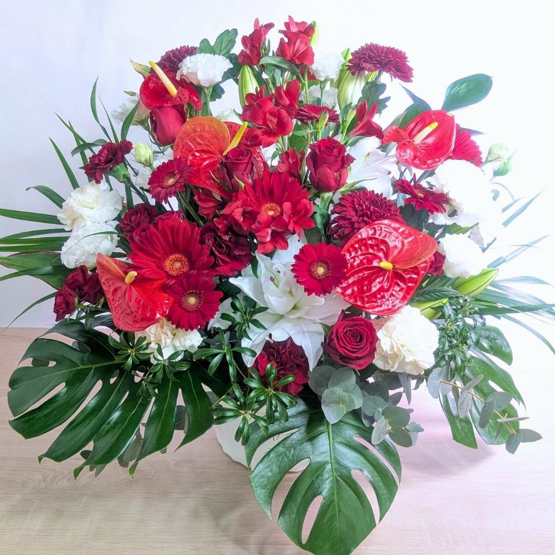 開店祝いのお花。新しいお店、リニューアルオープンのお祝いアレンジメント。お祝いの花ギフト