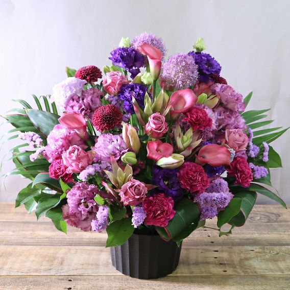 開店祝いのお花。新しいお店、リニューアルオープンのお祝いアレンジメント。お祝いの花ギフト