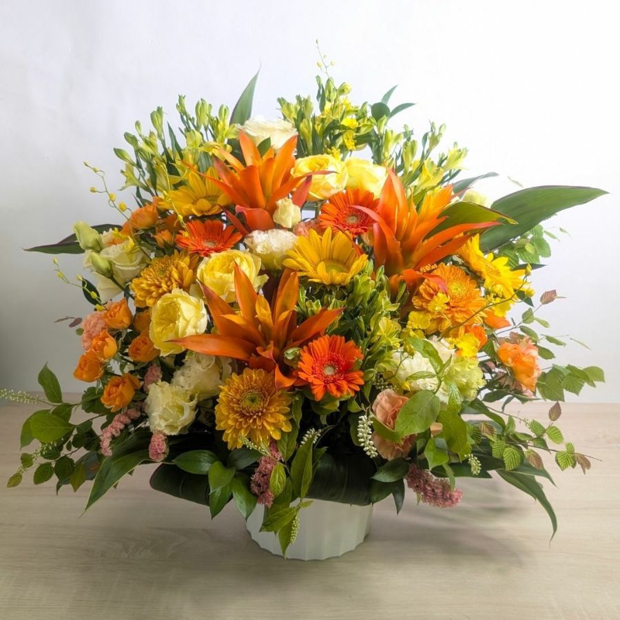 開店祝いのお花。新しいお店、リニューアルオープンのお祝いアレンジメント。お祝いの花ギフト