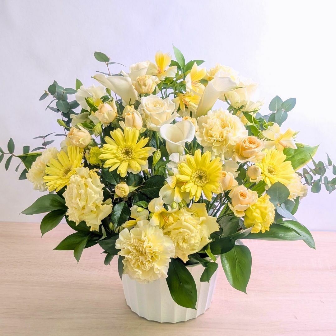 開店祝いのお花。新しいお店、リニューアルオープンのお祝いアレンジメント。お祝いの花ギフト