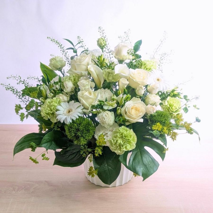 開店祝いのお花。新しいお店、リニューアルオープンのお祝いアレンジメント。お祝いの花ギフト