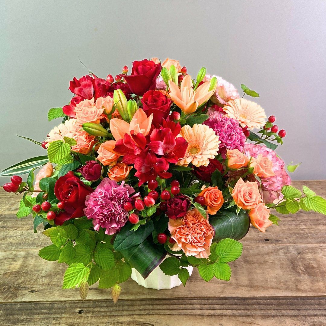 誕生日祝いのお花。20歳、30歳、50歳、60歳、70歳の誕生日のお祝いに贈るフラワーギフト。