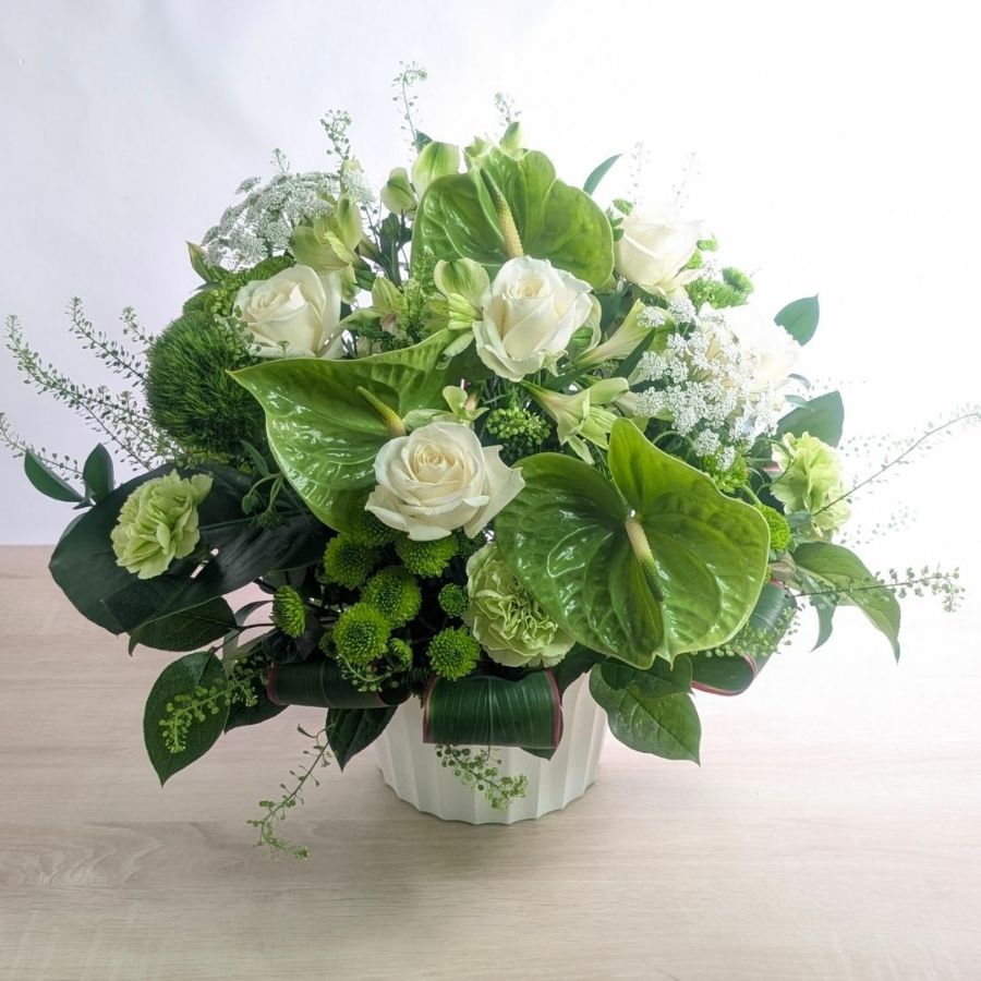 誕生日の花。誕生日を祝う花束・お祝いアレンジメント。誕生日のお祝い花のプレゼント