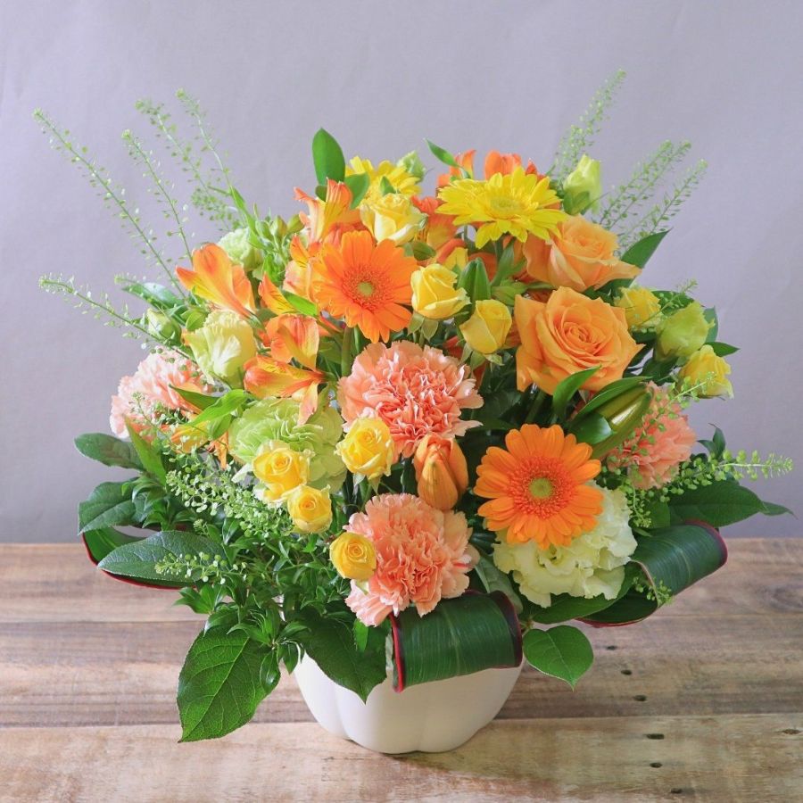 誕生日祝いのお花。20歳、30歳、50歳、60歳、70歳の誕生日のお祝いに贈るフラワーギフト。