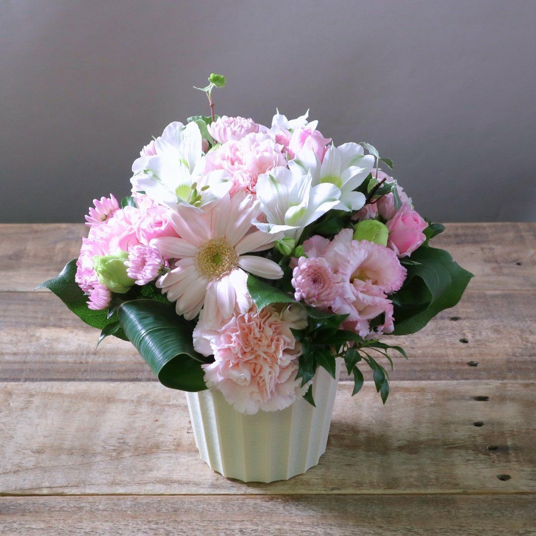 卒園祝いのお花。卒園式、幼稚園、保育園、子供・先生へ贈る花ギフト、お祝いアレンジメント