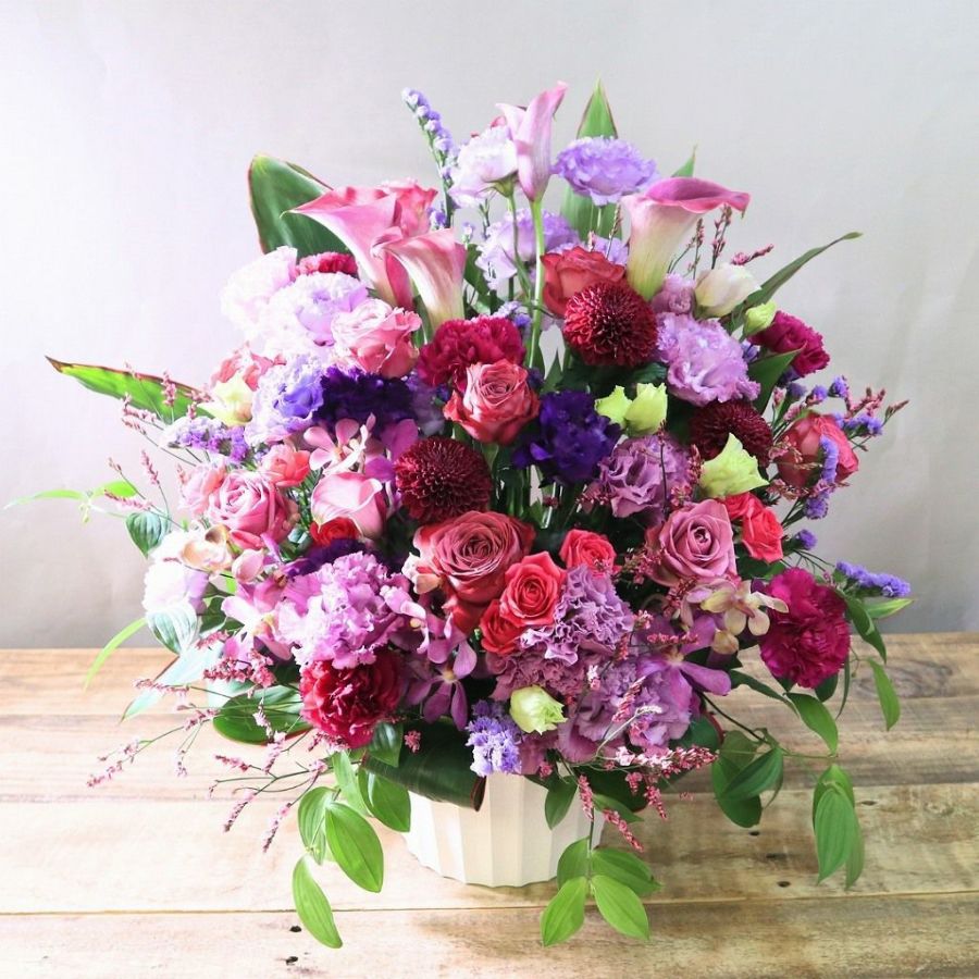 出版祝いのお花。サイン会、会場、作家さん、漫画家さんに贈る、出版、上梓のお祝いに贈る花ギフト