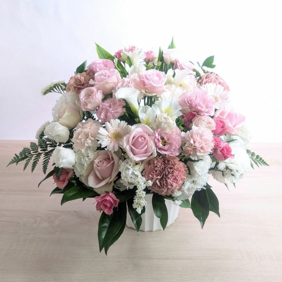 出産祝いのお花。生まれた男の子、女の子、お母さん、ママさんに贈るお祝い花です。