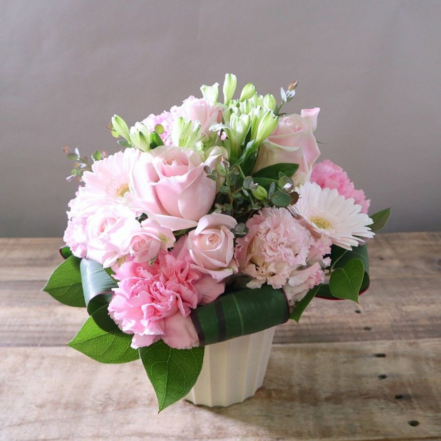 出産祝いのお花。赤ちゃん、お母さん、ママさんに贈る花束・アレンジメントのプレゼント。フラワーギフト