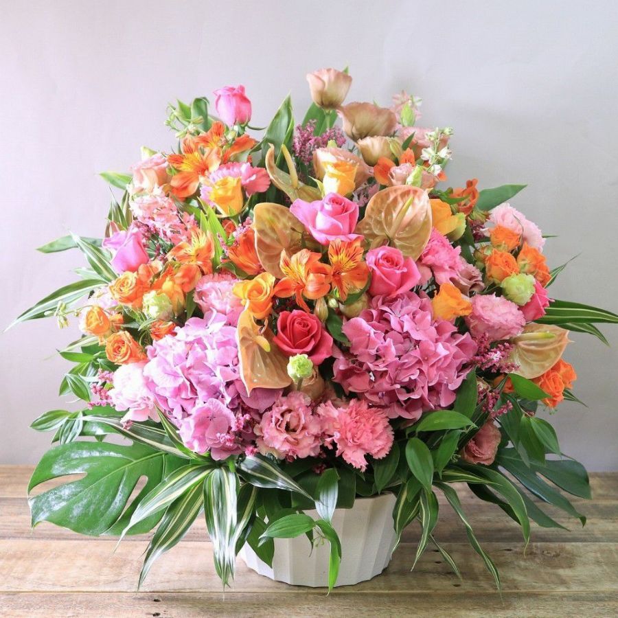 綬章・叙勲祝いのお花。父母・上司に贈る受章祝いの花、アレンジメント。フラワーギフト