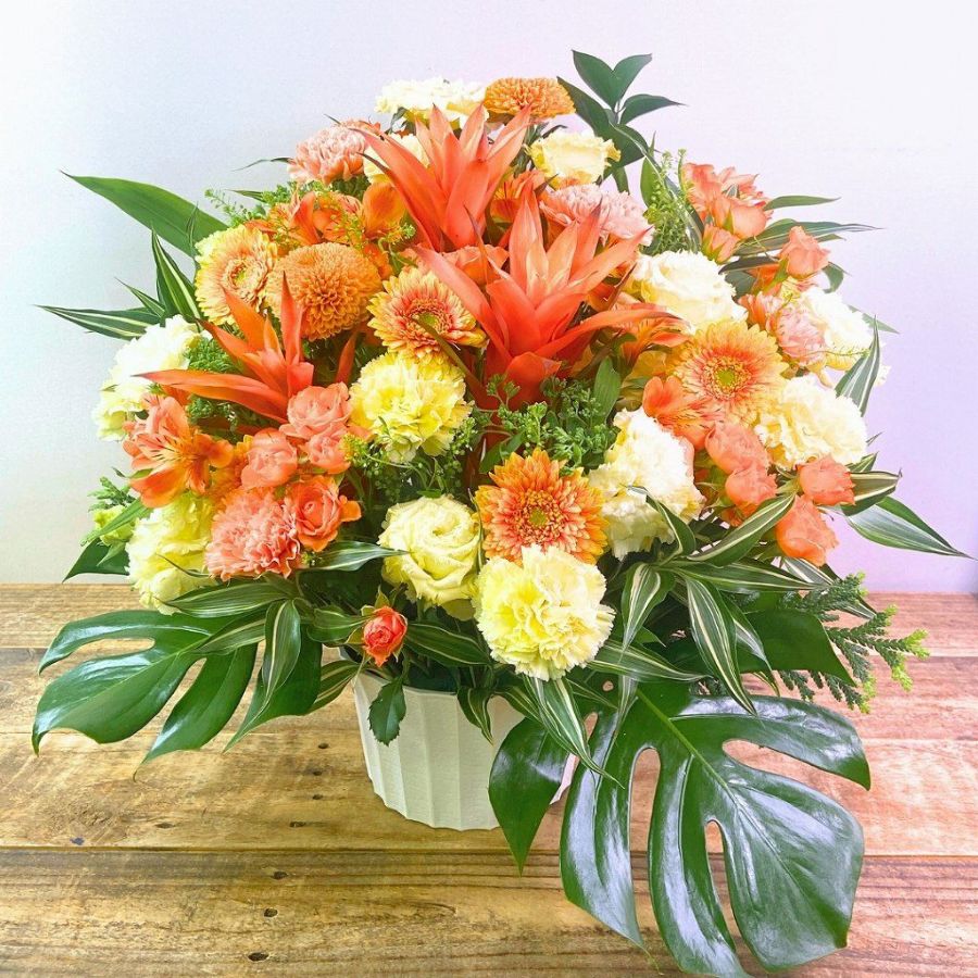 綬章・叙勲祝いのお花。父母・上司に贈る受章祝いの花、アレンジメント。フラワーギフト