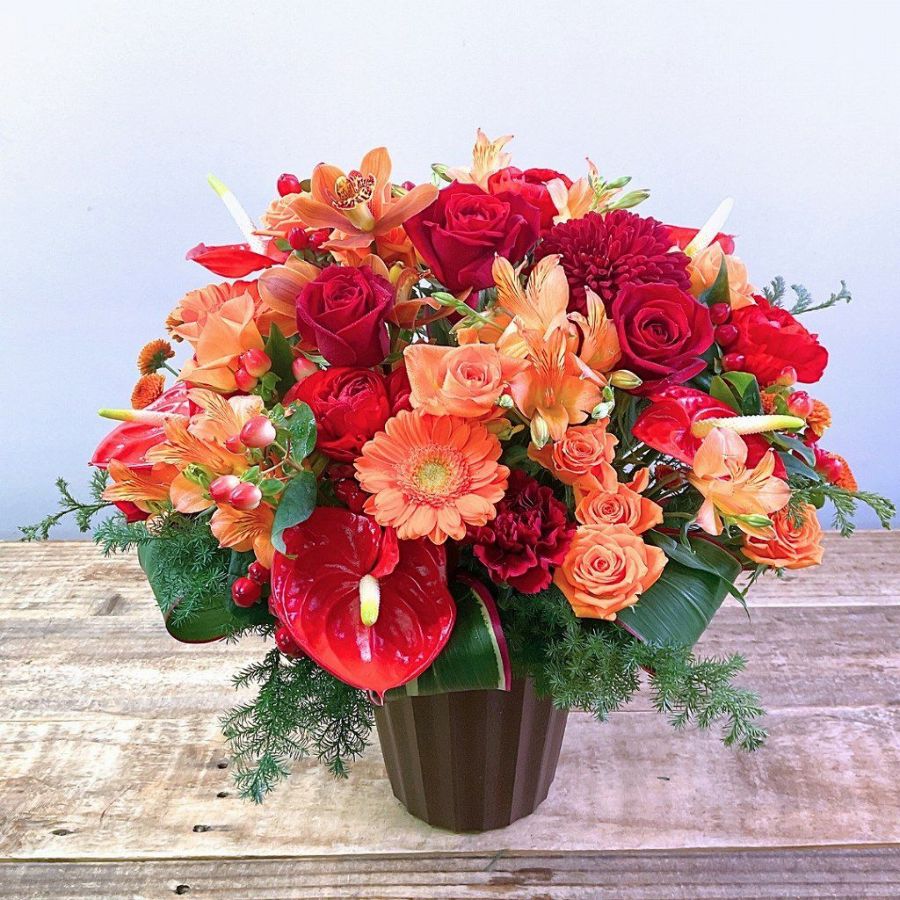 綬章・叙勲祝いのお花。父母・上司に贈る受章祝いの花、アレンジメント。フラワーギフト