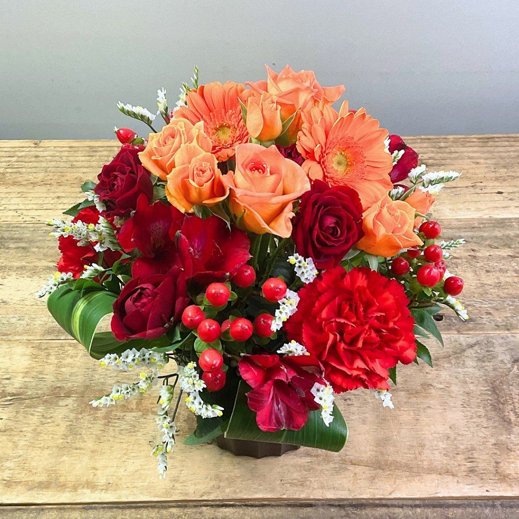 綬章・叙勲祝いのお花。父母・上司に贈る受章祝いの花、アレンジメント。フラワーギフト