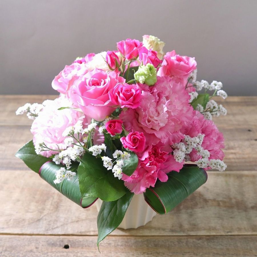 綬章・叙勲祝いのお花。父母・上司に贈る受章祝いの花、アレンジメント。フラワーギフト