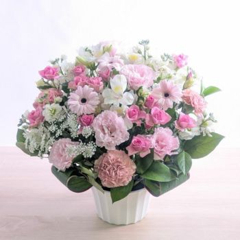 結婚祝いのお花。ウェディングパーティー、結婚会場、新婦に贈るお祝い花です。