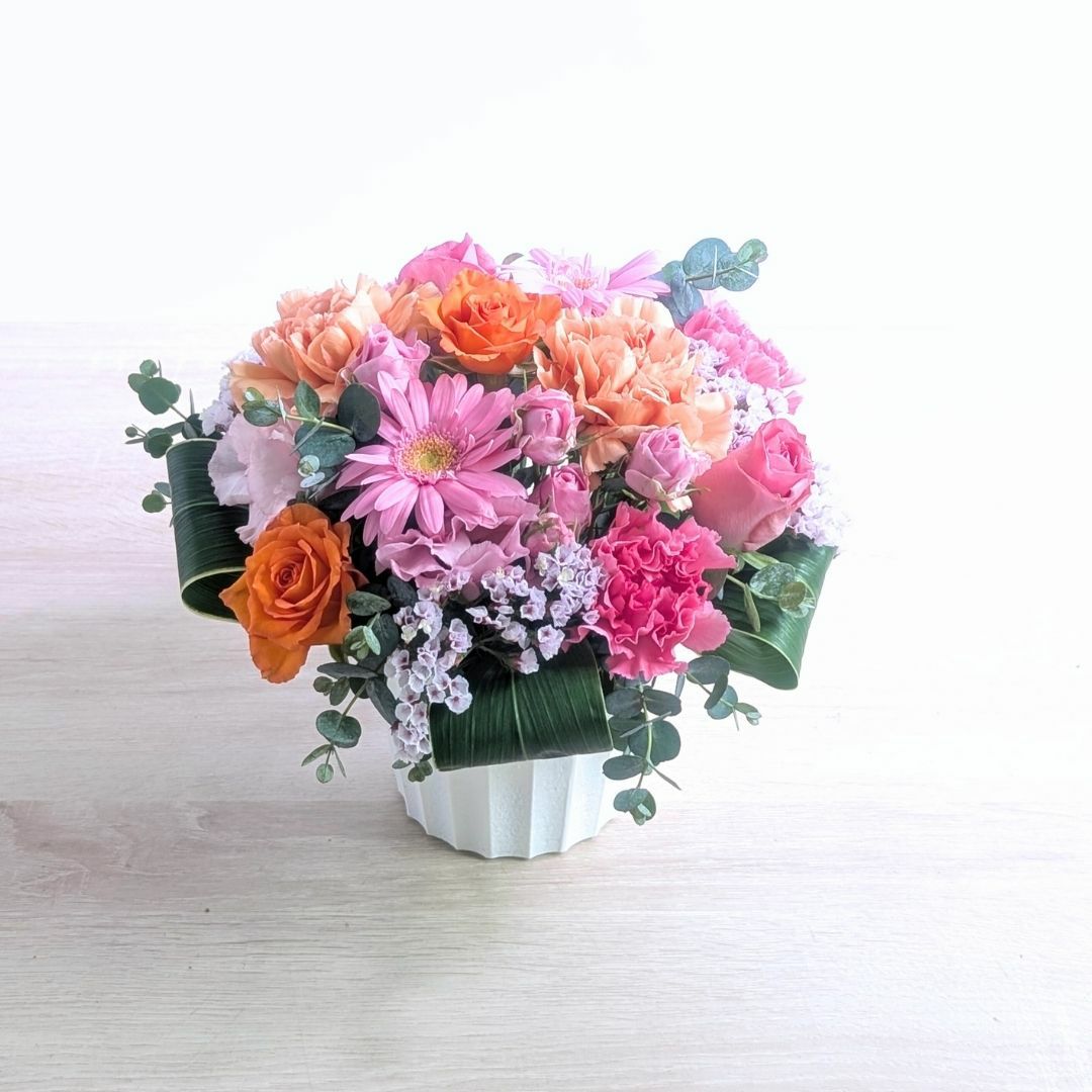 【友人 家族の結婚祝い花・気持ちで贈る】かわいいアレンジメント　Sサイズ  | 東京花屋｜お花のプレゼント・お花ギフト 通販｜フラワーギフト 花以想（はないも）